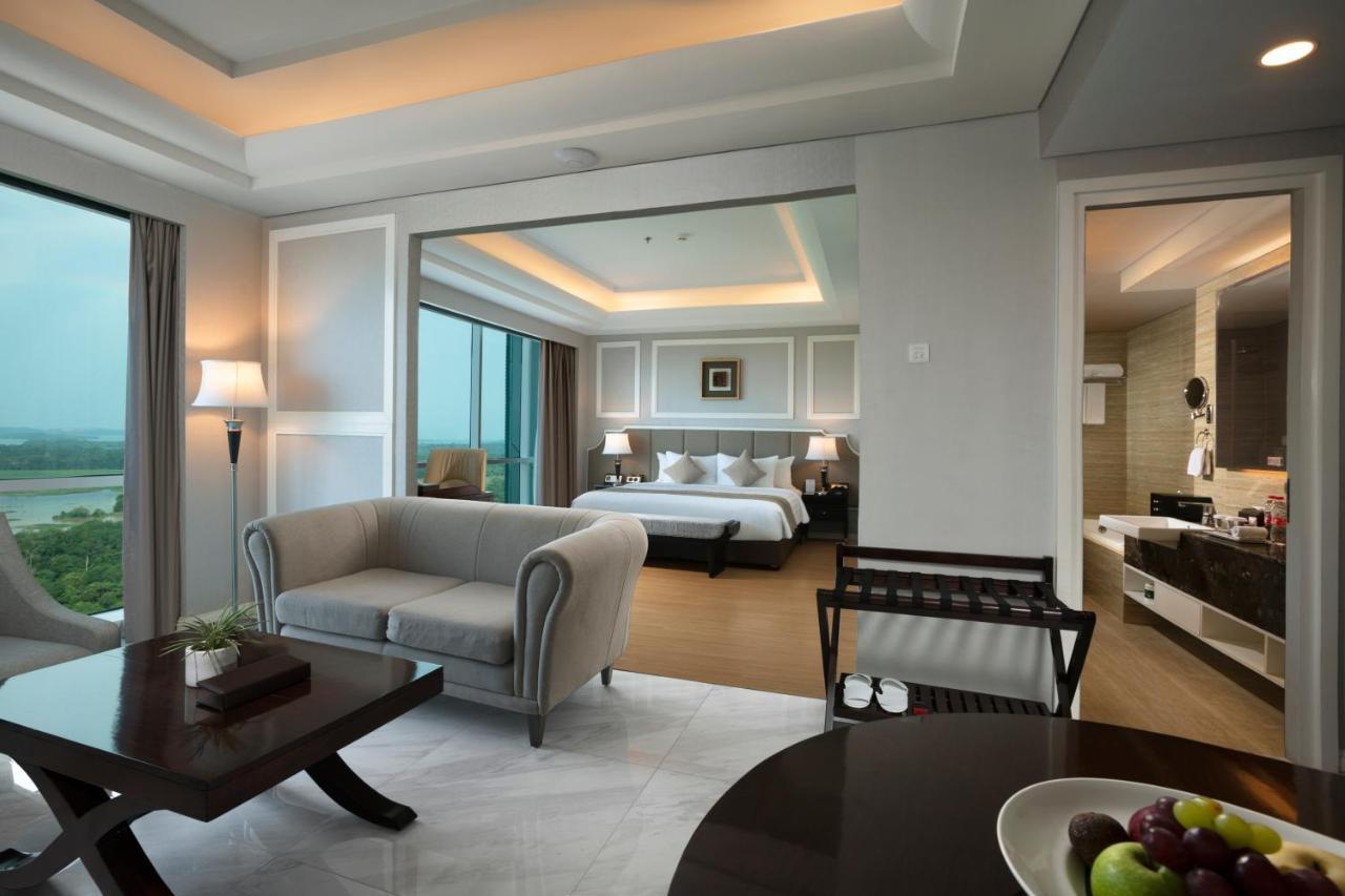 Hotel Wyndham Panbil Batam Zewnętrze zdjęcie